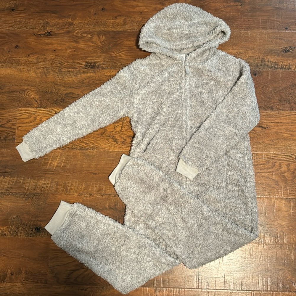 Cat & jack gray soft fluffy pajama size L 10/12
